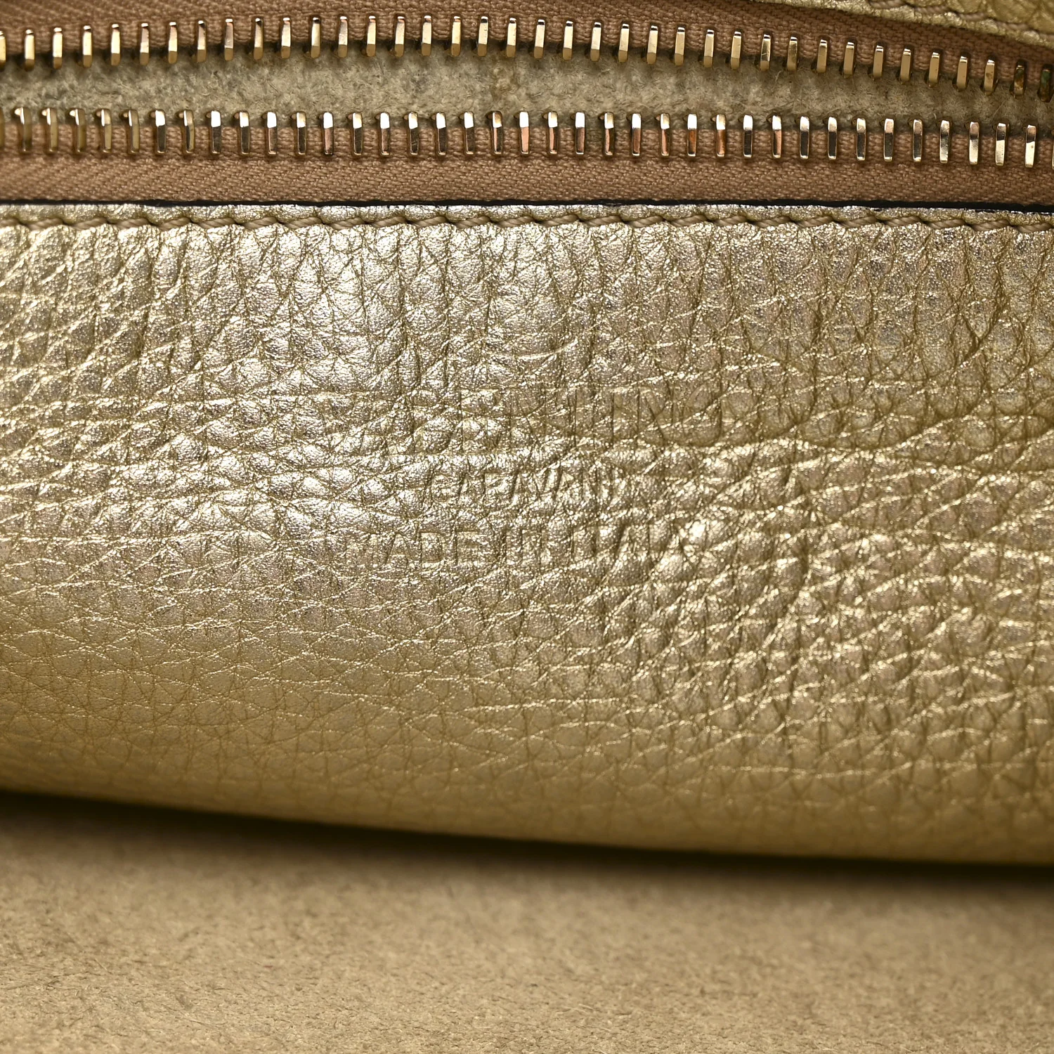 Metallic Pebbled Calfskin Small Rockstud Flip-Lock Messenger Bag Platino - Image 6