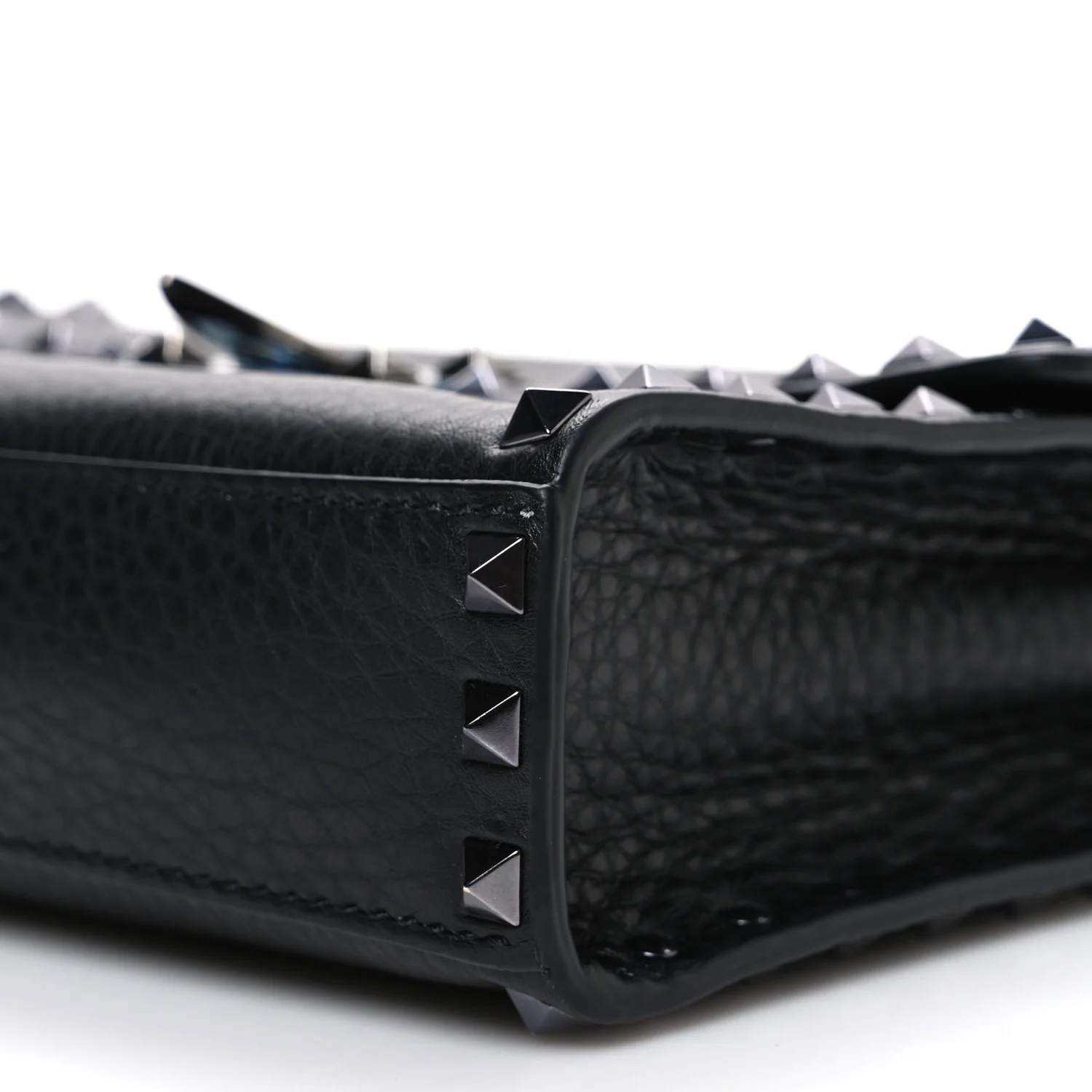 Pebbled Calfskin Monochrome Medium Rockstud Flip Lock Crossbody Bag Black - Image 9
