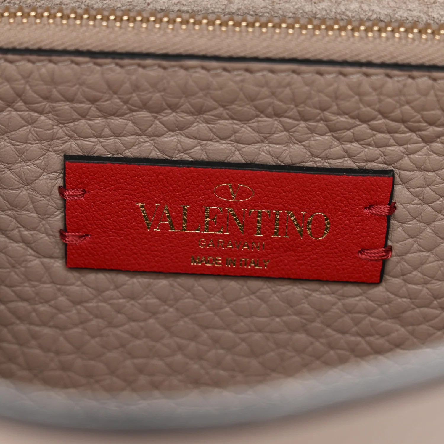 Pebbled Calfskin Rockstud Side Slip Crossbody Poudre - Image 6