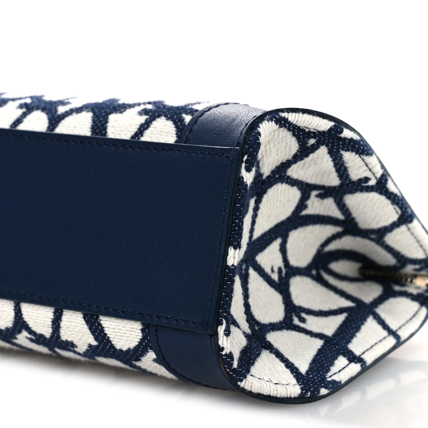 Toile Iconographe Cotton Medium Vlogo Wristlet Cosmetic Case White Worker - Image 8